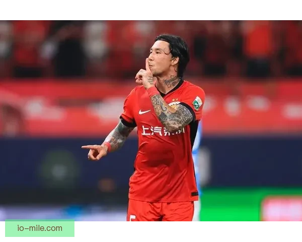 中超赛场:上海海港豪取十连胜,力压群雄领跑积分榜 中超赛场:上海海港豪取十连胜,力压群雄领跑积分榜