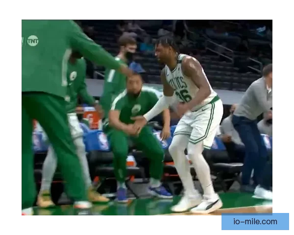 巴埃纳受伤离场泪眼盈盈令人心疼 未来能否重返赛场成疑